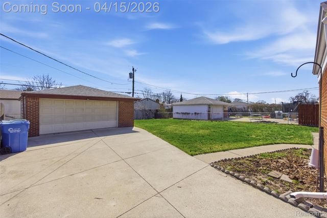 27314 Pleasant Drive, Warren, MI 48088