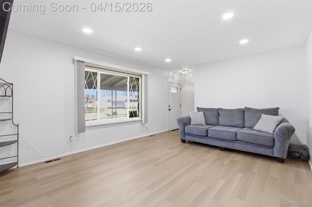 27314 Pleasant Drive, Warren, MI 48088