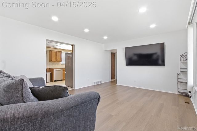 27314 Pleasant Drive, Warren, MI 48088