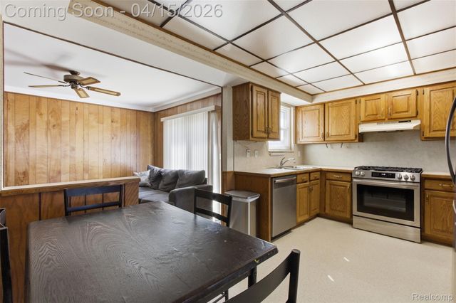 27314 Pleasant Drive, Warren, MI 48088