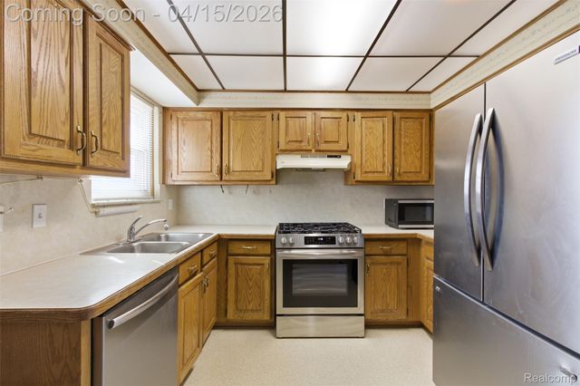 27314 Pleasant Drive, Warren, MI 48088