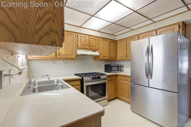 27314 Pleasant Drive, Warren, MI 48088