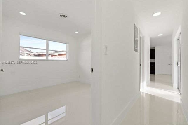 1910 NW 36th St, Oakland Park, FL 33309