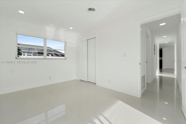 1910 NW 36th St, Oakland Park, FL 33309