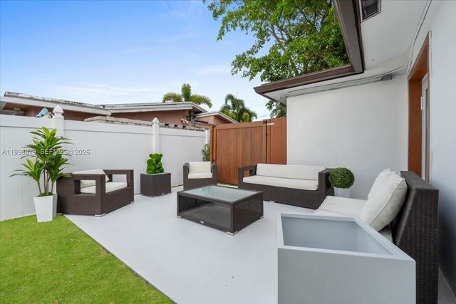 1910 NW 36th St, Oakland Park, FL 33309