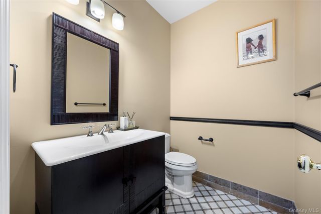 47 Valley Road, Old Westbury, NY 11568