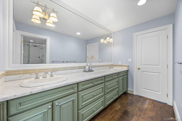 47 Valley Road, Old Westbury, NY 11568