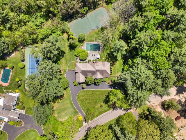 47 Valley Road, Old Westbury, NY 11568