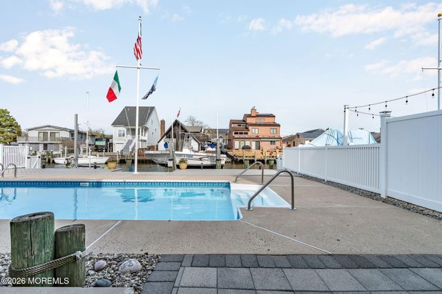 506 Bayview Drive, Toms River, NJ 08753