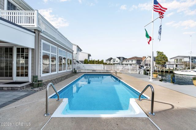 506 Bayview Drive, Toms River, NJ 08753