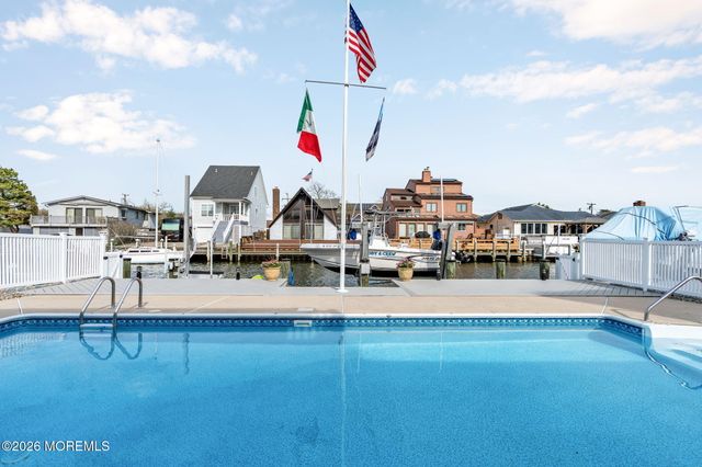 506 Bayview Drive, Toms River, NJ 08753