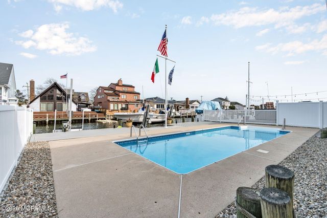 506 Bayview Drive, Toms River, NJ 08753