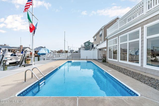 506 Bayview Drive, Toms River, NJ 08753