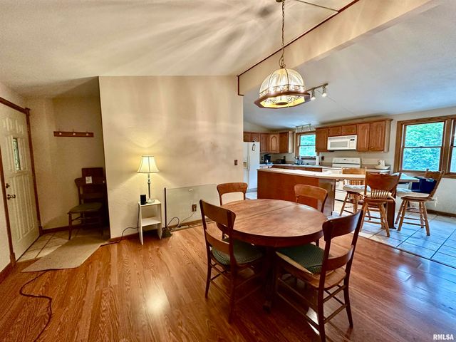 2700 BLOOMINGTON Road, East Peoria, IL 61611
