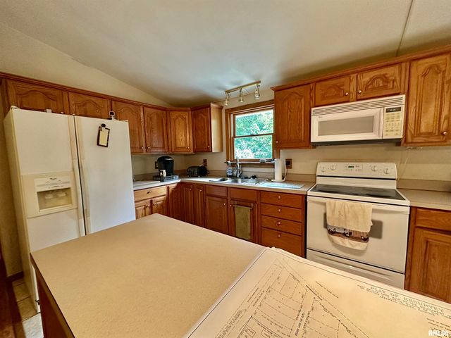 2700 BLOOMINGTON Road, East Peoria, IL 61611