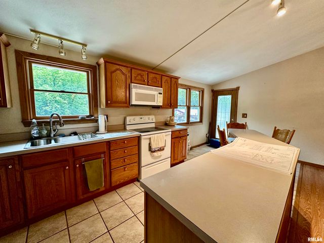 2700 BLOOMINGTON Road, East Peoria, IL 61611