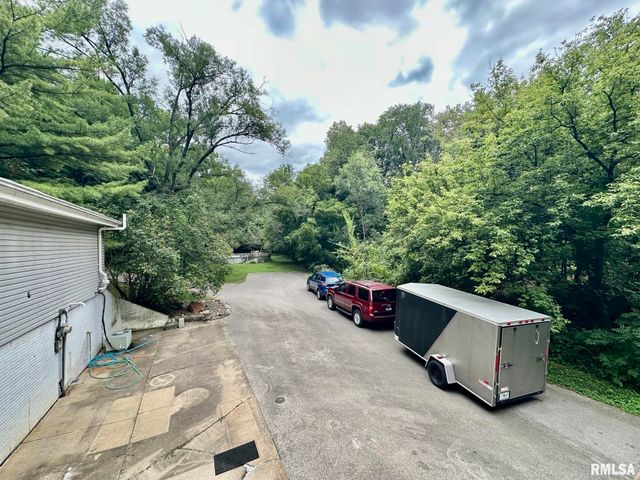 2700 BLOOMINGTON Road, East Peoria, IL 61611