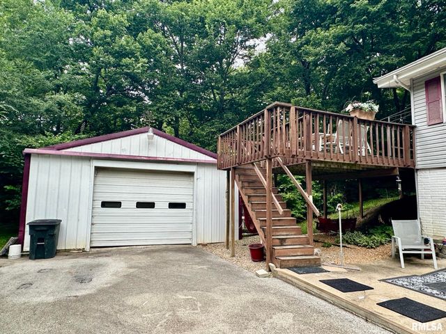 2700 BLOOMINGTON Road, East Peoria, IL 61611