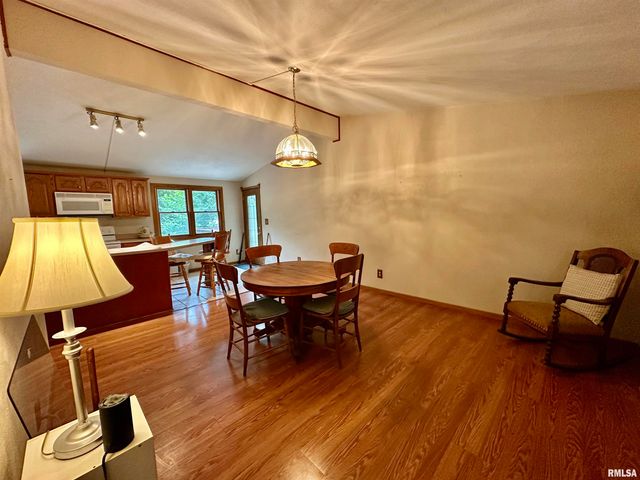 2700 BLOOMINGTON Road, East Peoria, IL 61611