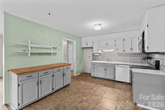 115 Pineview Court, Statesville, NC 28625