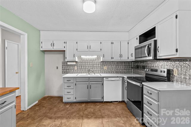 115 Pineview Court, Statesville, NC 28625