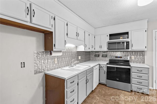 115 Pineview Court, Statesville, NC 28625