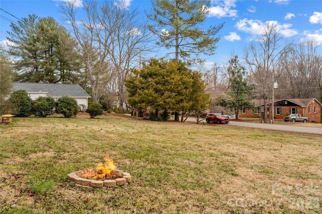 115 Pineview Court, Statesville, NC 28625