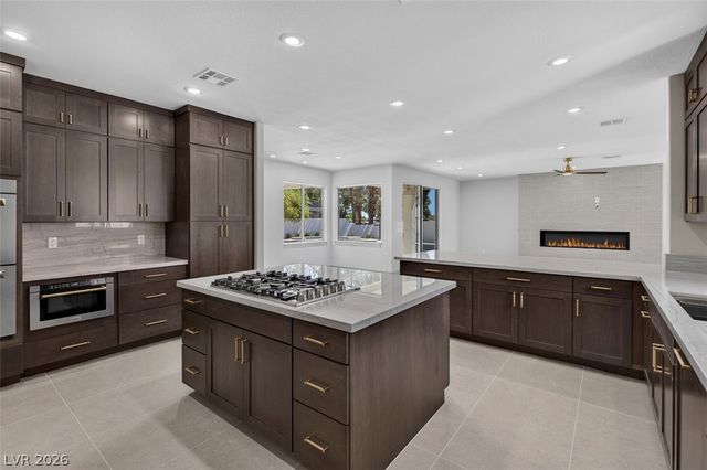 1504 Silver Oaks Street, Las Vegas, NV 89117