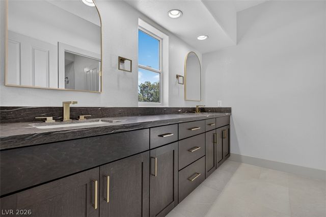 1504 Silver Oaks Street, Las Vegas, NV 89117