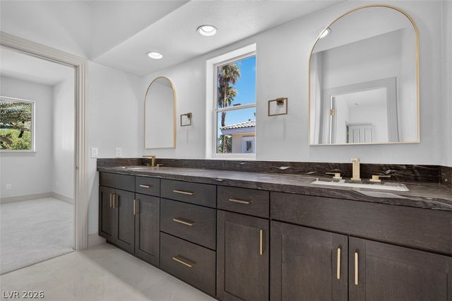 1504 Silver Oaks Street, Las Vegas, NV 89117