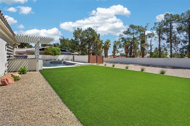 1504 Silver Oaks Street, Las Vegas, NV 89117