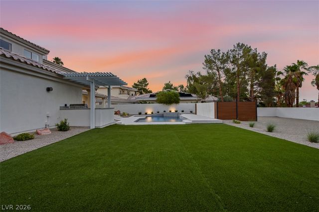 1504 Silver Oaks Street, Las Vegas, NV 89117