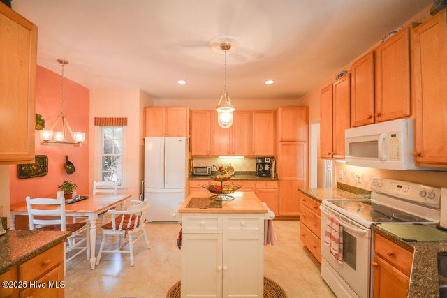 2 Hunter Court, Southern Pines, NC 28387