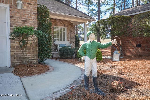 2 Hunter Court, Southern Pines, NC 28387