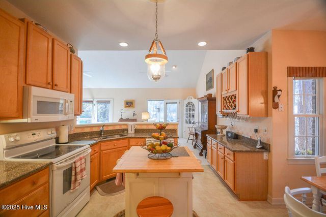 2 Hunter Court, Southern Pines, NC 28387