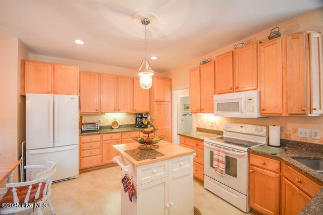 2 Hunter Court, Southern Pines, NC 28387
