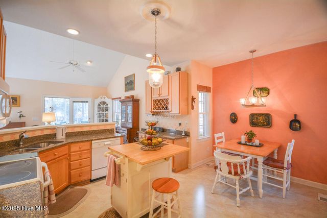 2 Hunter Court, Southern Pines, NC 28387