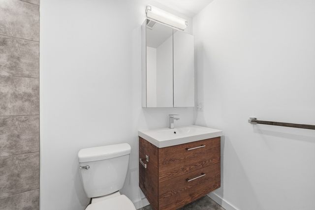 289 Central St, Lowell, MA 01852