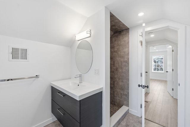 289 Central St, Lowell, MA 01852