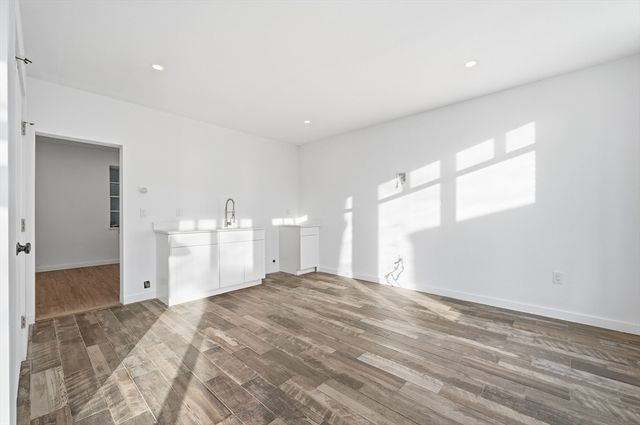 289 Central St, Lowell, MA 01852