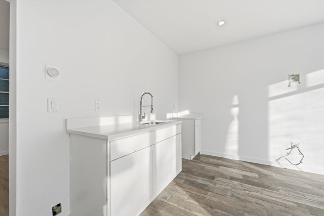 289 Central St, Lowell, MA 01852
