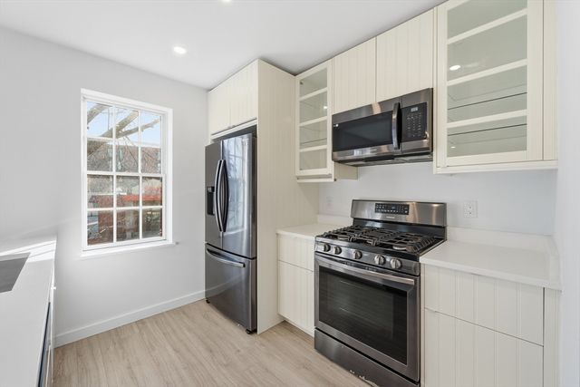289 Central St, Lowell, MA 01852
