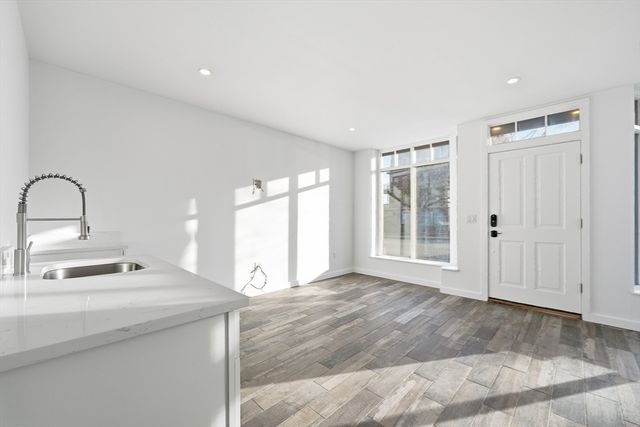 289 Central St, Lowell, MA 01852