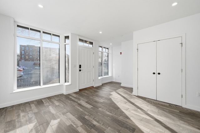 289 Central St, Lowell, MA 01852
