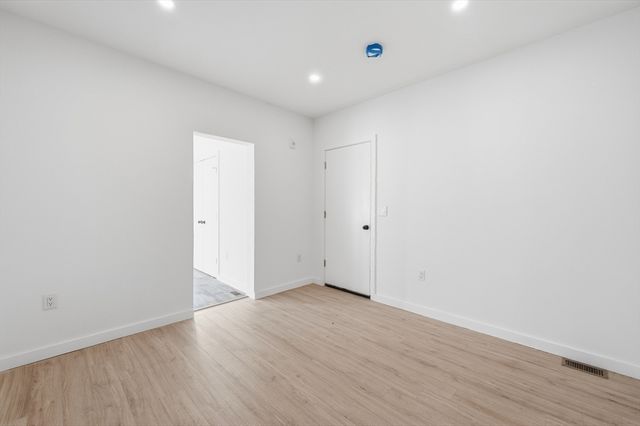 289 Central St, Lowell, MA 01852