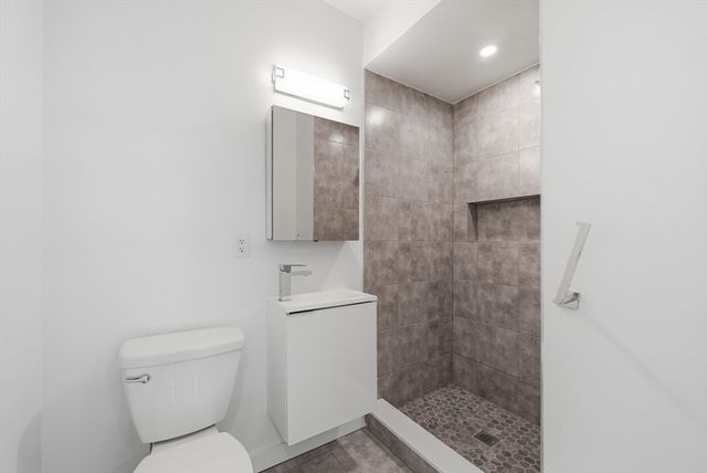 289 Central St, Lowell, MA 01852