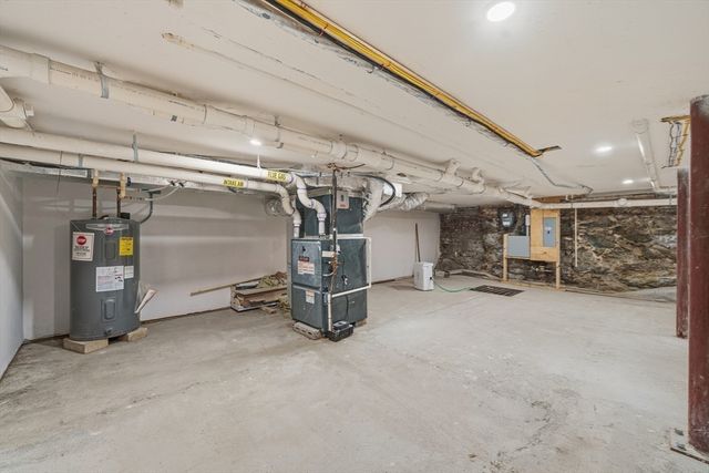 289 Central St, Lowell, MA 01852