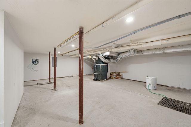 289 Central St, Lowell, MA 01852