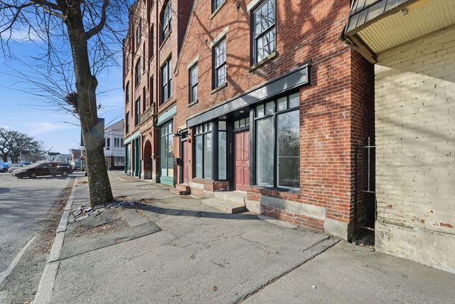289 Central St, Lowell, MA 01852