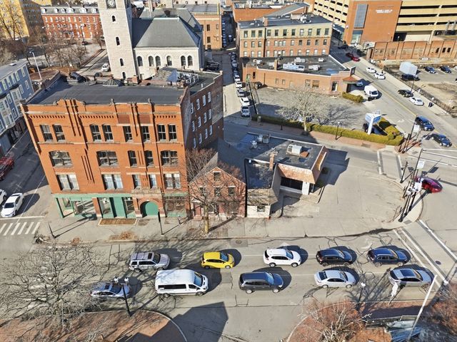 289 Central St, Lowell, MA 01852